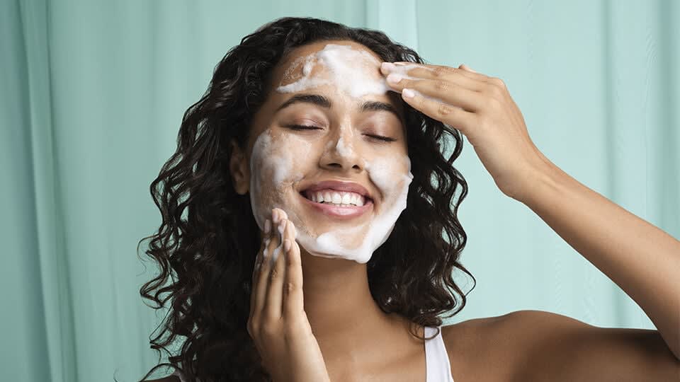 Model using The Matcha Cleanse