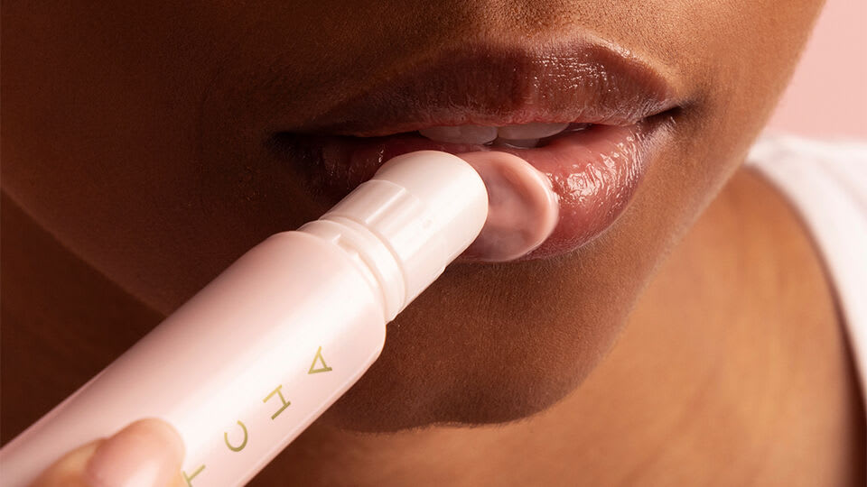 Model applying The Kissu Lip Treatment