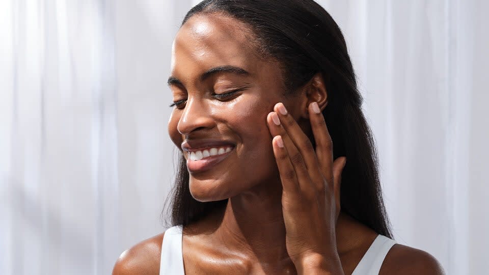 Model using Silk Sunscreen