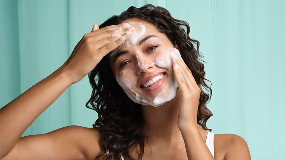 Model using The Matcha Cleanse