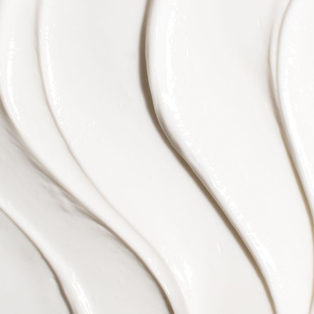 Ageless Revitalizing Neck Cream texture